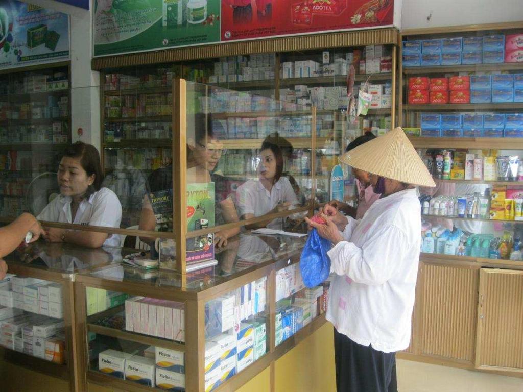 Chapter 4 Pharmacy observations Figure 4-10 Community pharmacy 4 (medium pharmacy) In the two medium sized pharmacies (P 2 and P 4), they had only two quite limited areas available for pharmacy staff