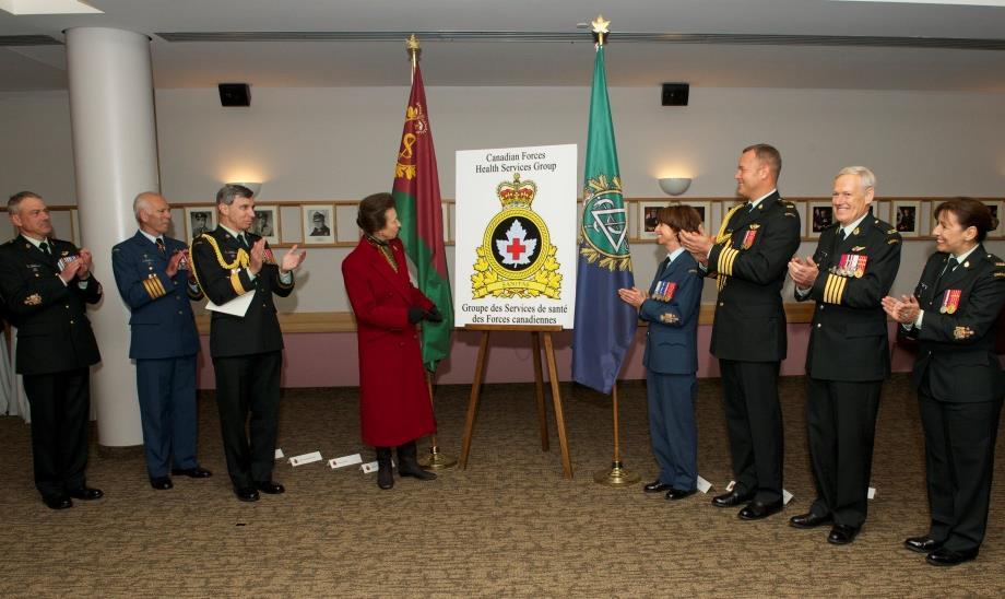 Unveiling Canadian Forces Health Services Group Badge The Colonel-in-Chief, watched by (L-R) BGen Bernier, CWO Helen Wheeler, Col James Taylor (Director Dental Services) and BGen (retd)