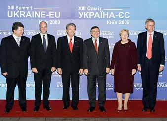 chapter 5 INTERNATIONAL COOPERATION, PEACE-KEEPING ACTIVITY, ARMS CONTROL In the military sphere the main directions of cooperation between the EU and Ukraine were as follows: enforcing strategic