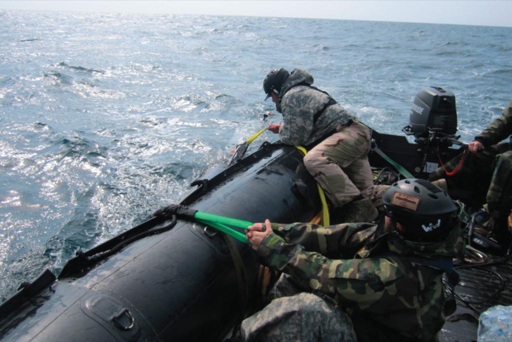 UNMANNED UNDERWATER VEHICLE INDEPENDENT TEST AND EVALUATION Figure 12. Civilian crew recovers Mk 18 Mod 2 UUV in CRRC during overseas sensor testing.