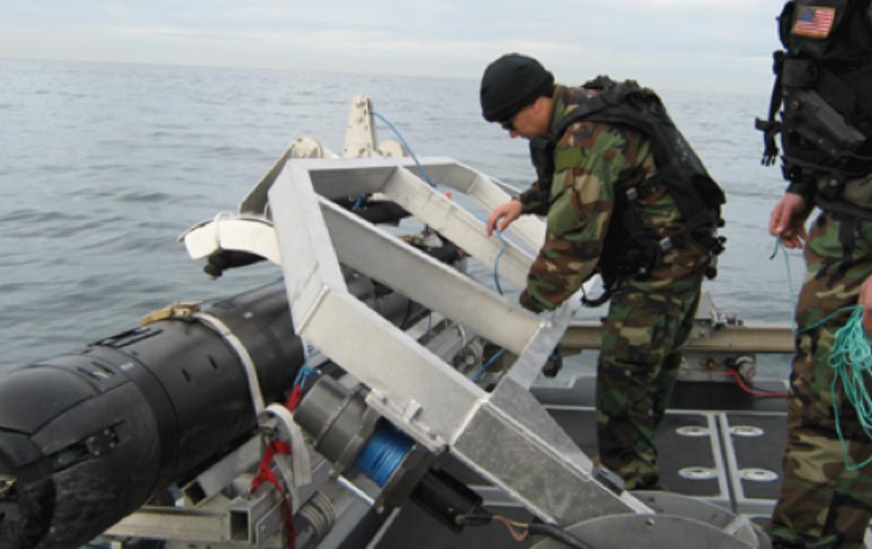UNMANNED UNDERWATER VEHICLE INDEPENDENT TEST AND EVALUATION Figure 4. Launch preparations for Mk 18 Mod 2.