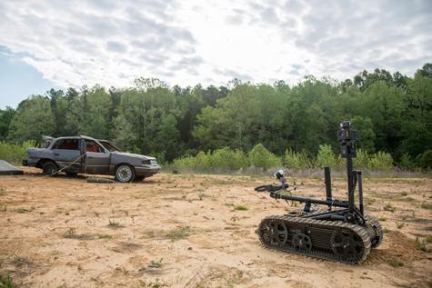 Platforms The majority of the robots currently in service with law enforcement agencies are remotely-controlled by an operator and are designed for bomb disposal or reconnaissance.