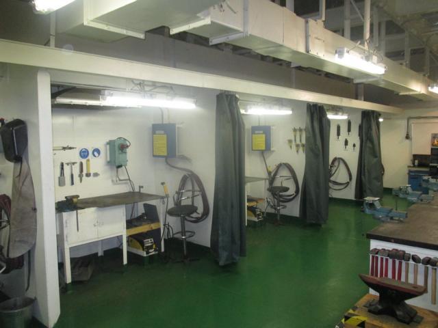For this type of ships a great convenience are specially upgraded rooms to learn welding.