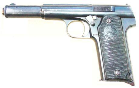 36 8 THE ASTRAS 400 AND 300, AND, THE STARS 1920, 1921, 1922 AND 1931 PISTOLS Eight shot, 9mm Largo caliber, ASTRA 400 pistol; 150 mm barrel, SN 17,671, marked: ESPERANZA Y UNCETA / GUERNICA / ESPAÑA