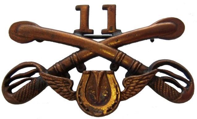 With that change officers insignia switched to a VC monograph on a caduceus, which lasted until December 1917 when a lone V replaced the two letters.
