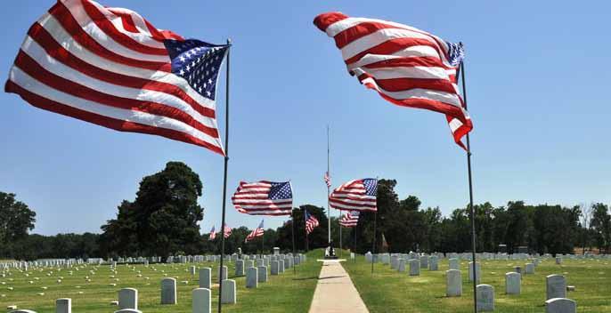The Difference Between Veterans Day and Memorial Day WHAT IS THE DIFFERENCE BETWEEN VETERANS DAy AND MEMORIAL DAy? Many people confuse Memorial Day and Veterans Day.