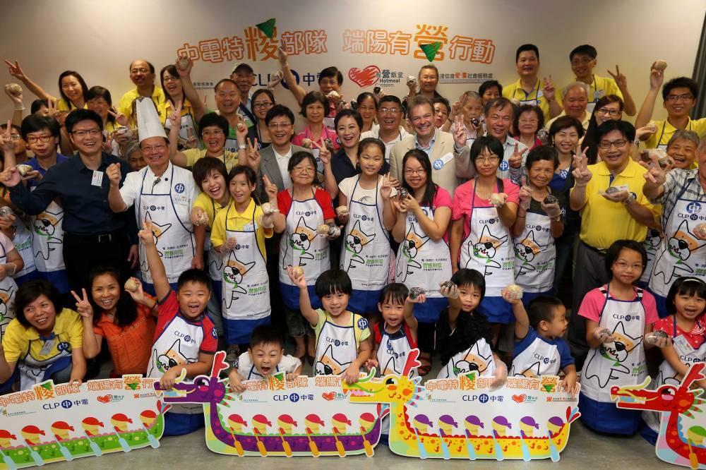 Photo 3: 70 Hotmeal Canteen participants, programme donors, CLP executives and volunteers