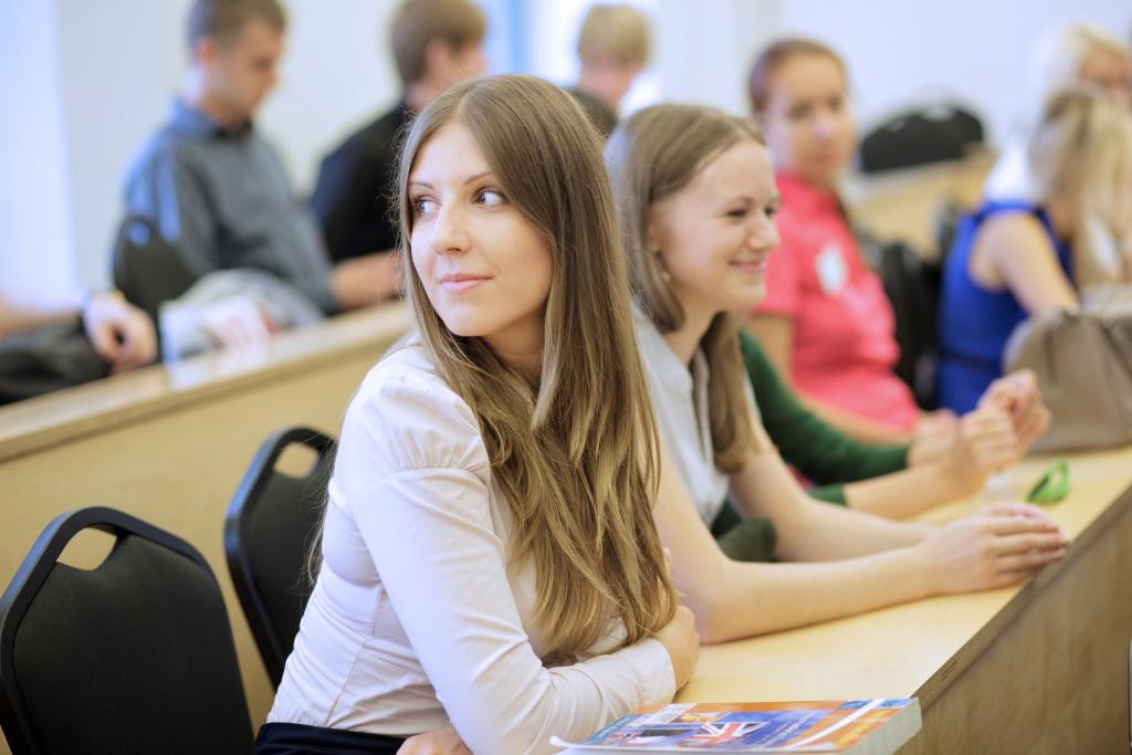 BSc PROGRAMME 3-YEAR programme Bachelor of Science in ECONOMICS AND BUSINESS Attracts