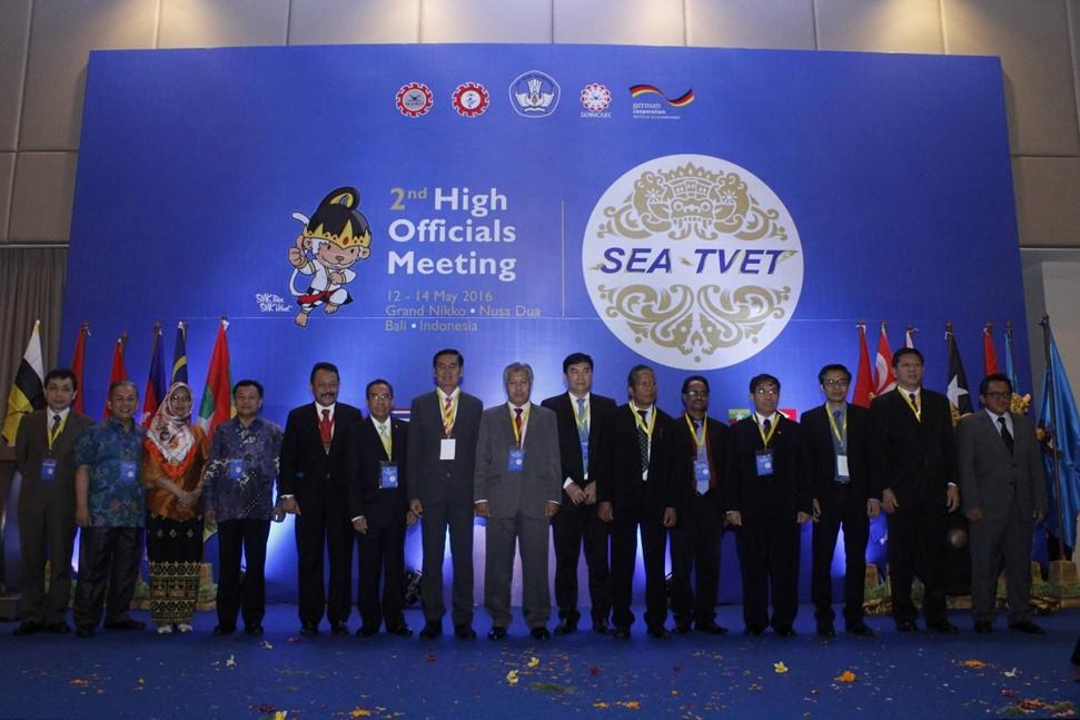 2nd High Official Meeting (HOM) on SEA-TVET Group Group photo of the member of SEA-TVET High Officials Meeting photo of The 2 nd High Officials Meeting on SEA-TVET (Southeast Asia Technical and