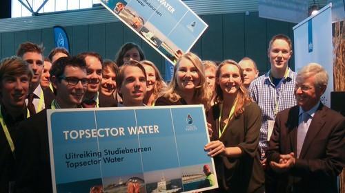 Scholarships First 20 scholarships awarded at Topsector Water The Minister of Infrastructure and Environment, Melanie Schultz van Haegen, awarded the first twenty scholarships at thetopsector Water.