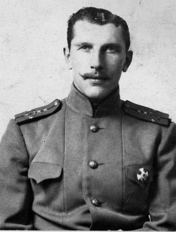 Ilze Krīgere. Divas vēstules, divi karavīru likteņi sākotnēji darbojās pie Latviešu strēlnieku bataljonu organizācijas komitejas, bet no 1916. gada sākuma tika ieskaitīts 5.