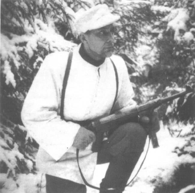 Egīls Gelderiņš. Dažas piezīmes par apbruņojumu mežabrāļu fotogrāfijās 1944 1953 14. att. Jānis Gura ( Janka ) Pētera Čevera partizānu grupas vadītāja vietnieks, Talsu apriņķa Vandzenes pagasts, 1949.