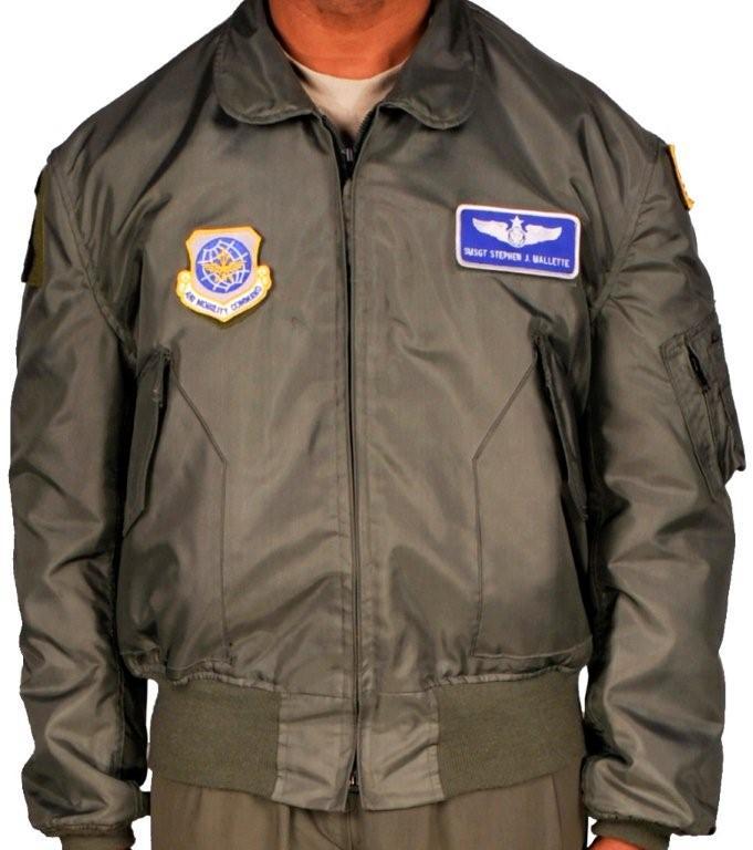 AFI 36-2903 18 JULY 2011 113 8.5. Over Garments. 8.5.1. Flight Jacket (Flyers, Jacket CWU-36/P & CWU-45/P). The green Flight Jacket may be worn with the FDU.