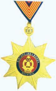 Pingat Kebesaran Jabatan Pada 30 Mei 1997, Jabatan Bomba dan Penyelamat Malaysia telah mengeluarkan satu garis panduan bagi pengurniaan pingat kebesaran jabatan yang ditandatangani oleh Dato Soh Chai