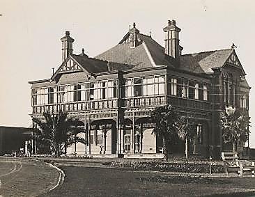 The grounds passed to the State-controlled Urban Land Authority with plans to demolish Bundoora Homestead along with all of the hospital buildings for residential housing, but through the combined