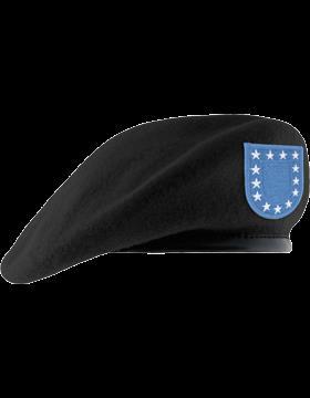 HISTORY OF THE BERET 7 The use of the military beret dates back to the seventeenth century when Scotland Highland troops informally wore them as Blue Bonnets.