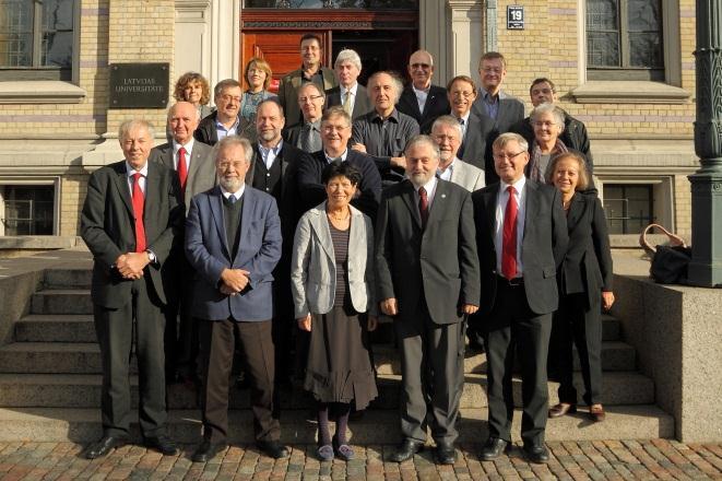 scientific community The ERC Executive Agency Executes annual work programme as established by the Scientific Council Implements calls for proposals and provides information and
