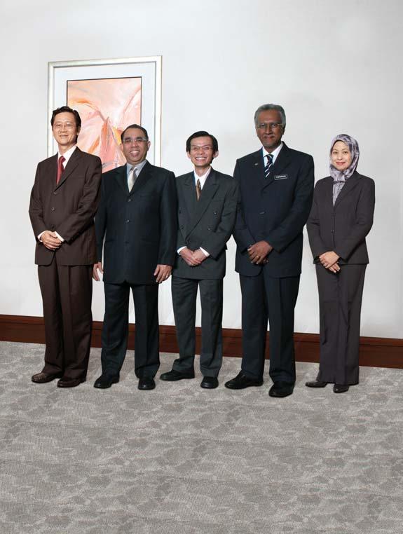 Sitting: Tan Sri Adam Kadir Chairman / Independent Non-Executive Director Standing from left to right: Datuk Abdul Majid bin Haji Hussein Independent Non-Executive Director Dato Ikmal Hijaz bin