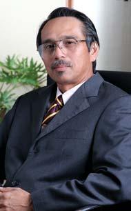PROFILE OF DIRECTORS continued Datuk Abdul Majid bin Haji Hussein, is an Independent Non-Executive Director. He was appointed to the Board on 1 November 2004.