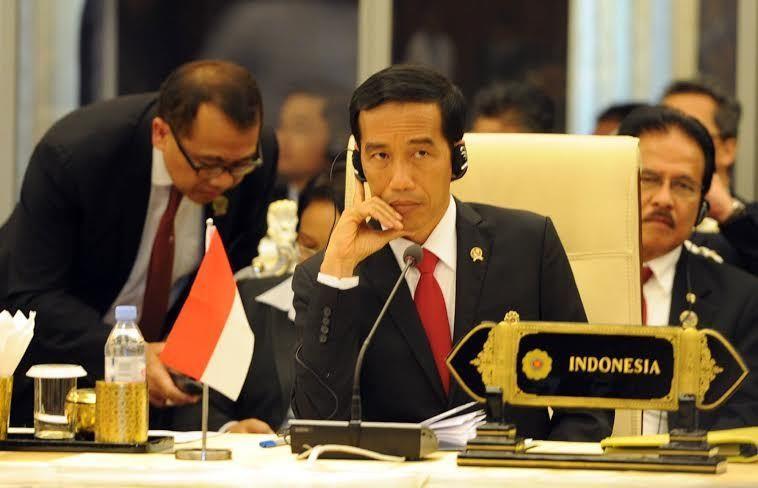 President Jokowi s Speech in 25th ASEAN Summit in Myanmar Myanmar, 12/11/2014 Saudara ketua, Indonesia tetap berkoitmen untuk mewujudkan masyarakat ASEAN 2015, dengan tiga pilarnya.