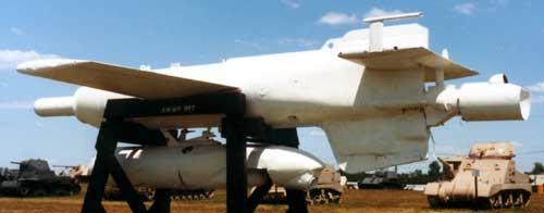 Example : The earliest guided missile WWII German HS 293 Specifications Launch weight 1045kg,