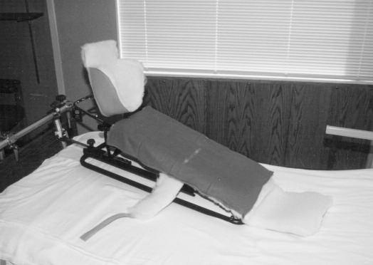 Knee Machine Your physician may or may not prescribe a machine to bend and straighten your knee. The name of this machine is a Continuous Passive Motion Machine (CPM).