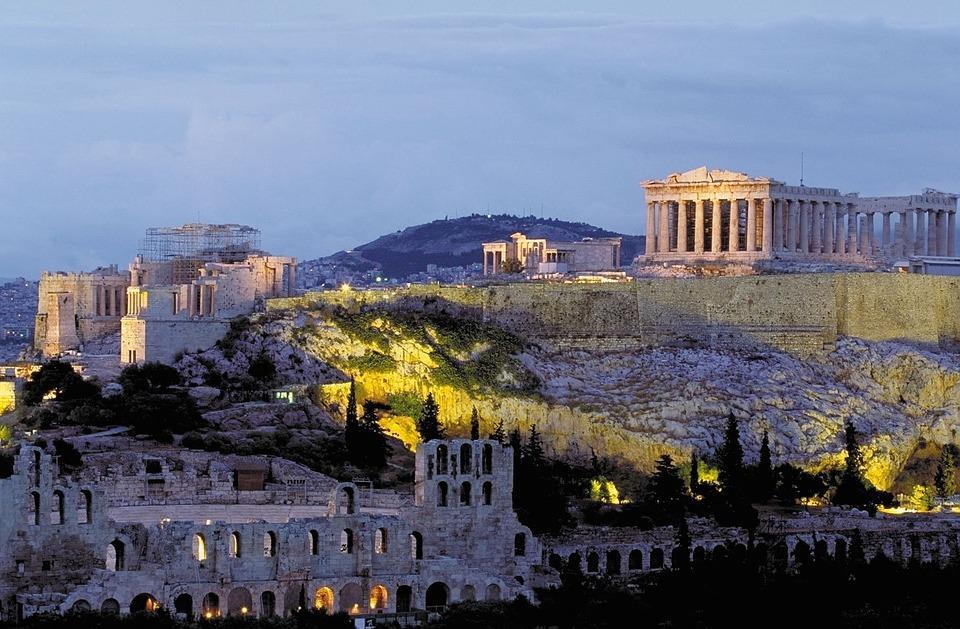 #1_Thema&Location The Acropolis is the symbol of Athens, an imposing rock spur used in archaic times as a defensive bastion.