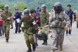 Ⅱ Effective deterrence and response to various situations 6 Response to large-scale disasters Swiftly transport and deploy sufficiently sized units in the event of various disasters, and develop