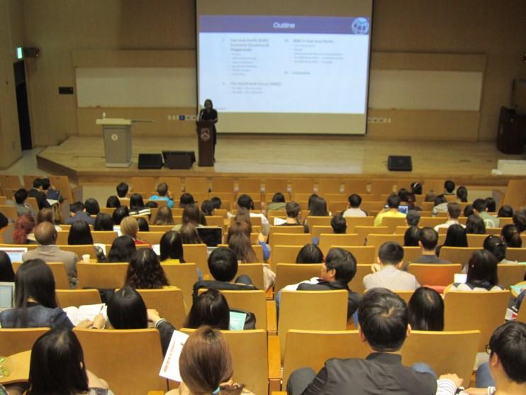 Speaking to a group of aspiring international development experts studying at Sogang University's Graduate School of International Studies on April 6, she mentioned that issues of rapid urbanization,