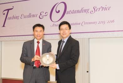 Congratulation President Leonard K Cheng recognized in 2016 Honours List President Leonard K Cheng, the Chair Professor of Economics was awarded Bronze Bauhinia