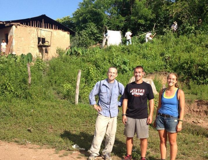HONDURAS ESF-ESS STUDENTS TRAVEL TO HONDURAS TO FINISH POTABLE WATER SUPPLY PROJECT BY TAYLOR BROWN In August 2014, students Thomas Decker and Taylor Brown were led by Professor Ted Endreny to Buena