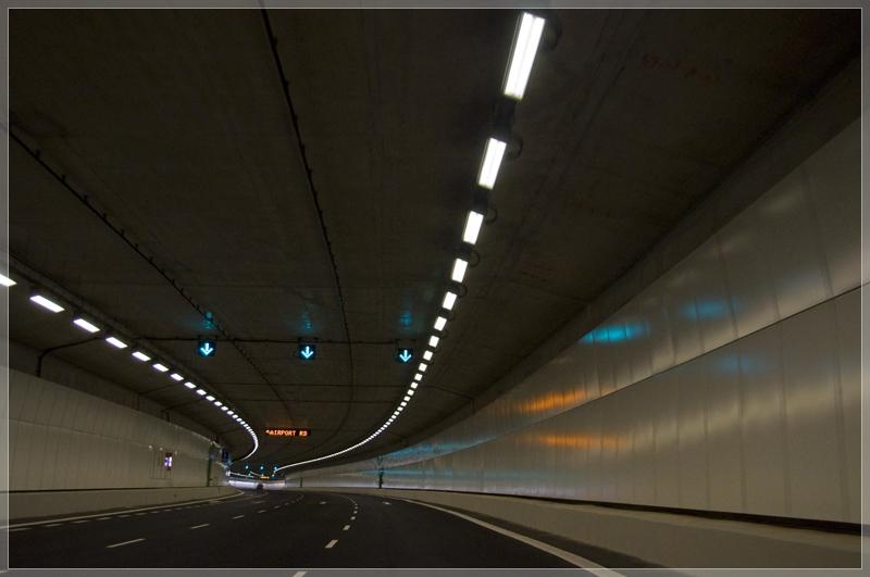 Connecting the East Coast Parkway and the Tampines Expressway in the north-east, the 6 lane expressway extends twelve kilometres, with approximately running some 10 kilometres underground.