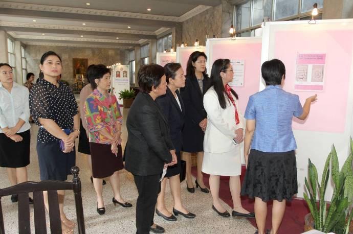 Exhibition.  Nanthaphan Chinlumprasert examines the Health Promotion Board.