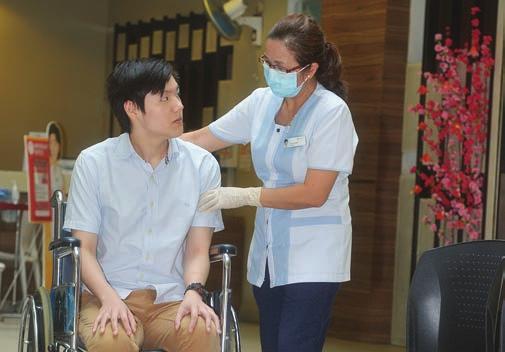 02 FEATURE Advancing primary healthcare through service excellence Bukit Batok, Clementi and Woodlands Polyclinics emerged top three amongst Singapore s 17 polyclinics surveyed during the MOH Patient