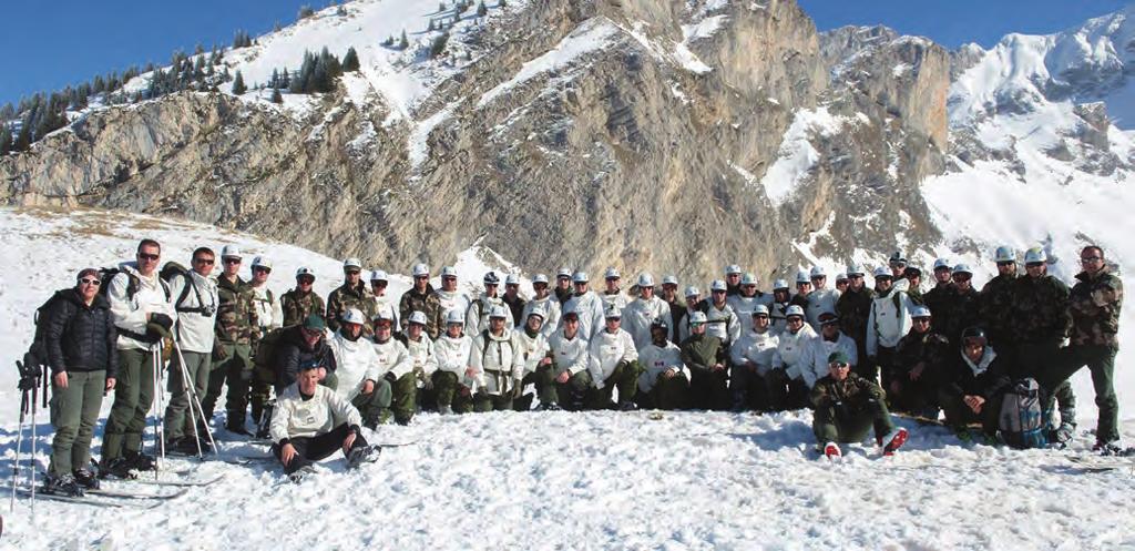 Members of 12 RBC in the company of the 4 e Régiment of Chasseurs take a picture in order to immortalize an ascent during the Ex CHEVALIER TRICOLORE 2016.