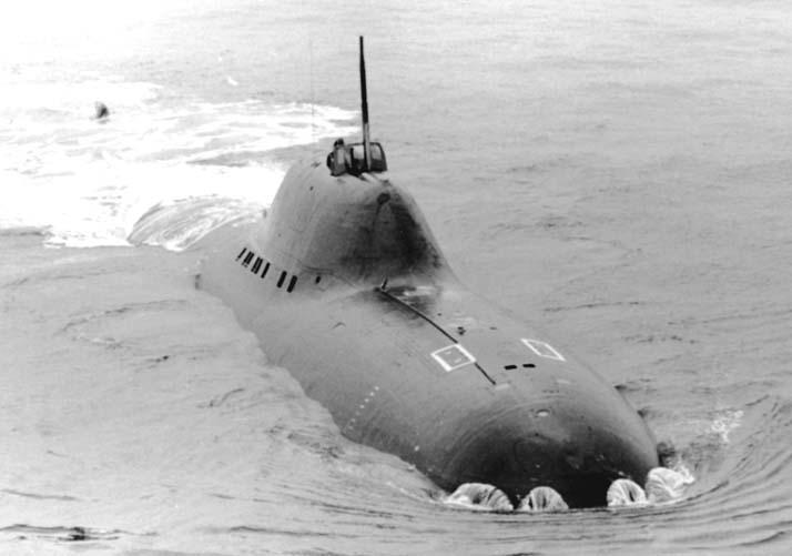Submarines u The submarine has always been central to the Russian/Soviet navies - the Soviet Union pioneered High speed,