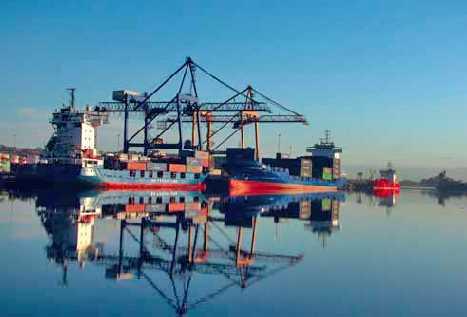 PORT OF CORK COMPANY FUNDING Commercial semi-state since 1997 Receives no state funding Self-financed Pays annual rates Pays a dividend annually to the