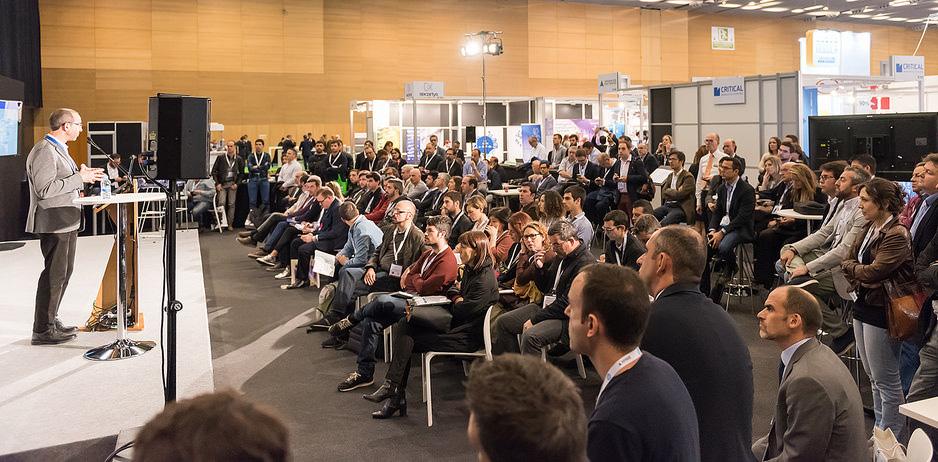 Start-up Forum is a space that brings together industry leaders, potential partners, investors and young entrepreneurs so that they can share their innovative solutions, establish synergies and