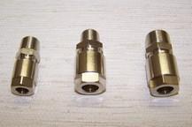 Cylindrical - 3/8 thread - for 8 mms. diameter hose. Brass pipe caps (male thread).