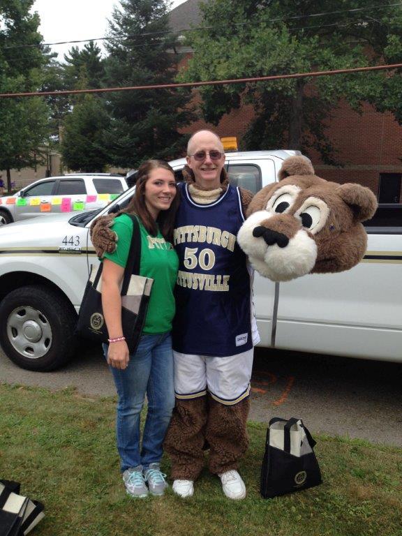 Page 5 VOLUME 29, ISSUE 1 Pounce unmasked. Pictured are Morgan Bowles and Dr. David Fitz at the Oil Fes val parade on August 8.