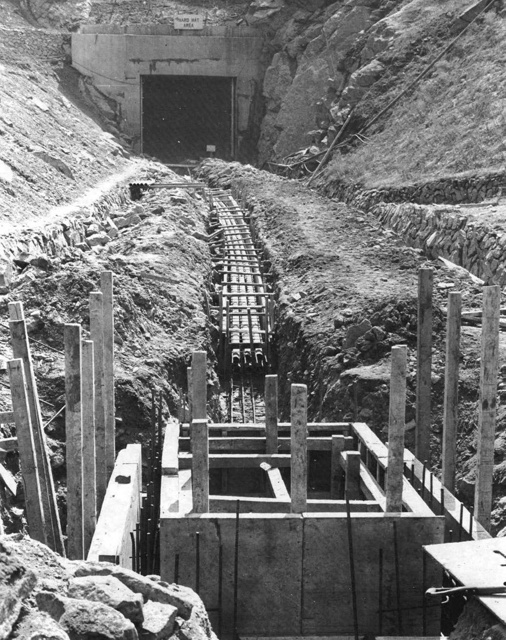 TANGO, 1972 (Left) Tunnel