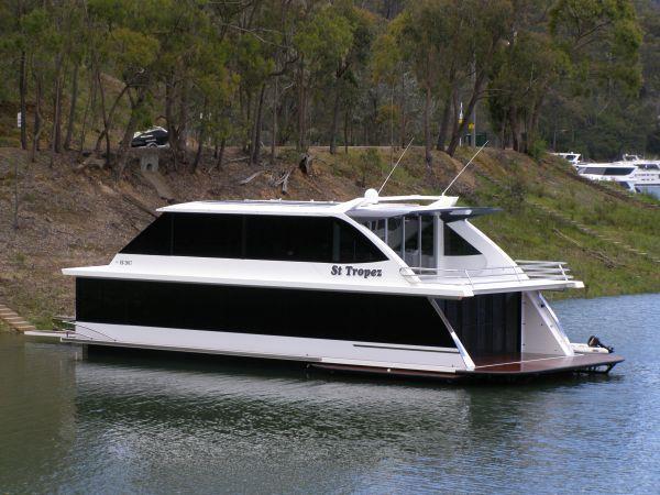 those warm summer evenings, five bedrooms, the latest solar electric technology plus so much more packed onto this exceptionally designed houseboat Upon designing 007 Peter used his extensive