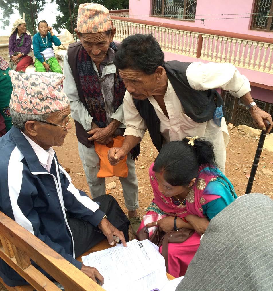 Transparency and flows of information A local man assisting earthquake victims with fillling out bank forms in Ramechhap municipalit Photo: Alok Pokharel district, the research in Gorkha and Dolakha