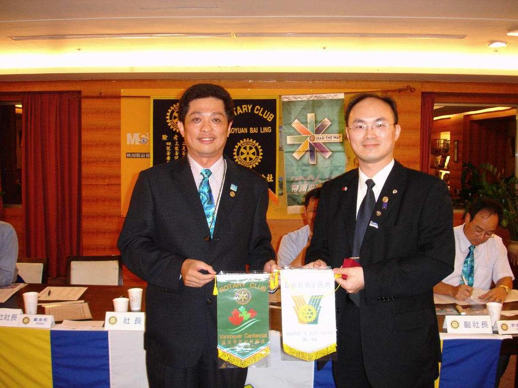 Gift from Rotary Club of Taoyuan West District 3500 GSE team leader Jason Teng, past president of Rotary Club of Taoyuan West, invited Rtn. Quentin to attend his club's meeting on Jun. 6 2007.