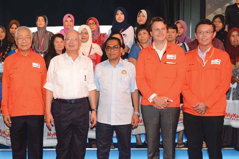 PITSB does good in Pengerang 500 from low-income households aided through MyKasih Foundation Left to right: MyKasih Foundation Chairman and Co-Founder, Tan Sri Dr Ngau Boon Keat; Prime Minister, Dato
