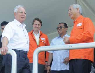 On 26 June 2014, the opening of the state-of-the-art facility was offi ciated by Prime Minister Dato Sri Najib Tun Razak at a celebration event in Pengerang, 40 MyKasih food aid recipient families