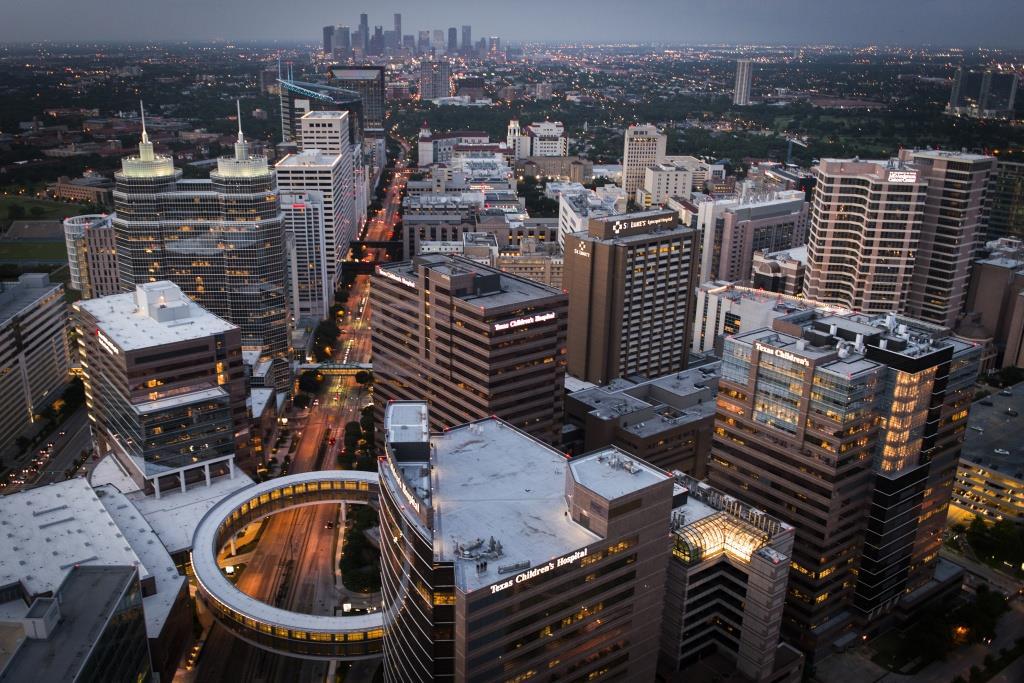 Houston is a hub for healthcare 130 hospitals 113 ambulatory surgery centers 717,101 inpatient discharges 20,575 hospital beds 3 medical schools and 17 nursing schools 2 pharmacy schools ~15,000