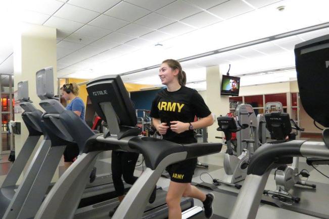 THREE RIVERS BATTALION Spring 2017 ARMY ROTC: A FIRST-YEAR ADJUSTMENT CDT Abby Yenchko (MSI) I was not sure what exactly to expect from Army ROTC before I joined.