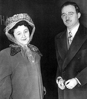 Julius & Ethel Rosenberg Julius (1918 1953) Ethel (1915 1953) American couple accused of helping the Soviets acquire information on the American atomic bomb program Convicted of treason in a highly