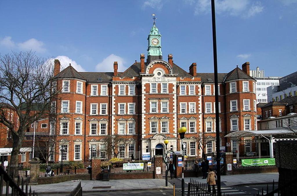 Hammersmith Hospital will concentrate on its primary role as a specialist hospital SaHF acute reconfiguration Hammersmith s solution delivers a number of benefits: Hammersmith will concentrate on its